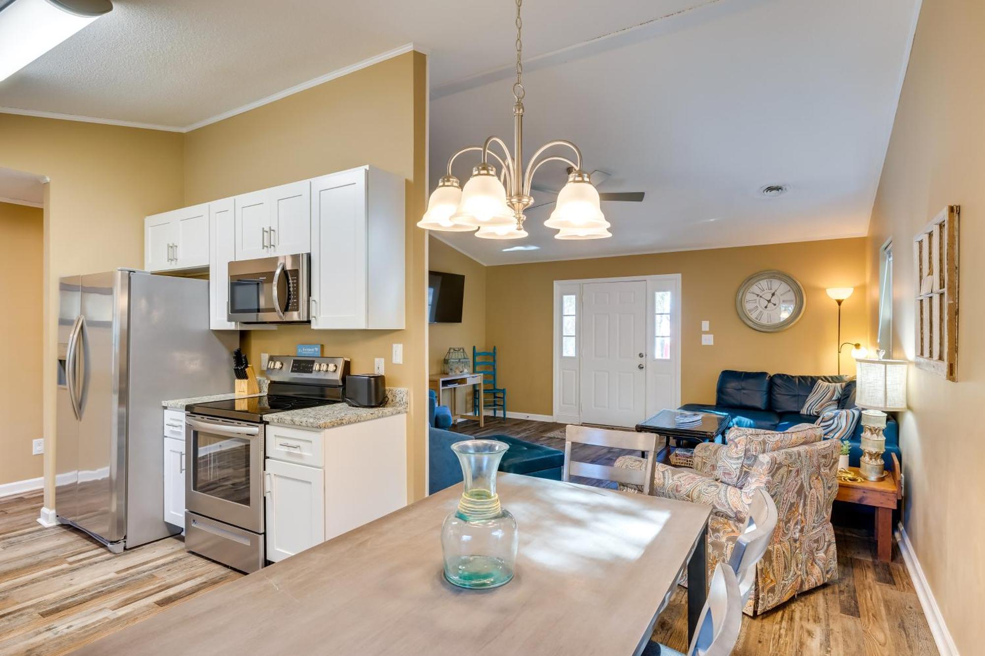 Lovely Emerald Isle Home, Walk To Beach! 外观 照片