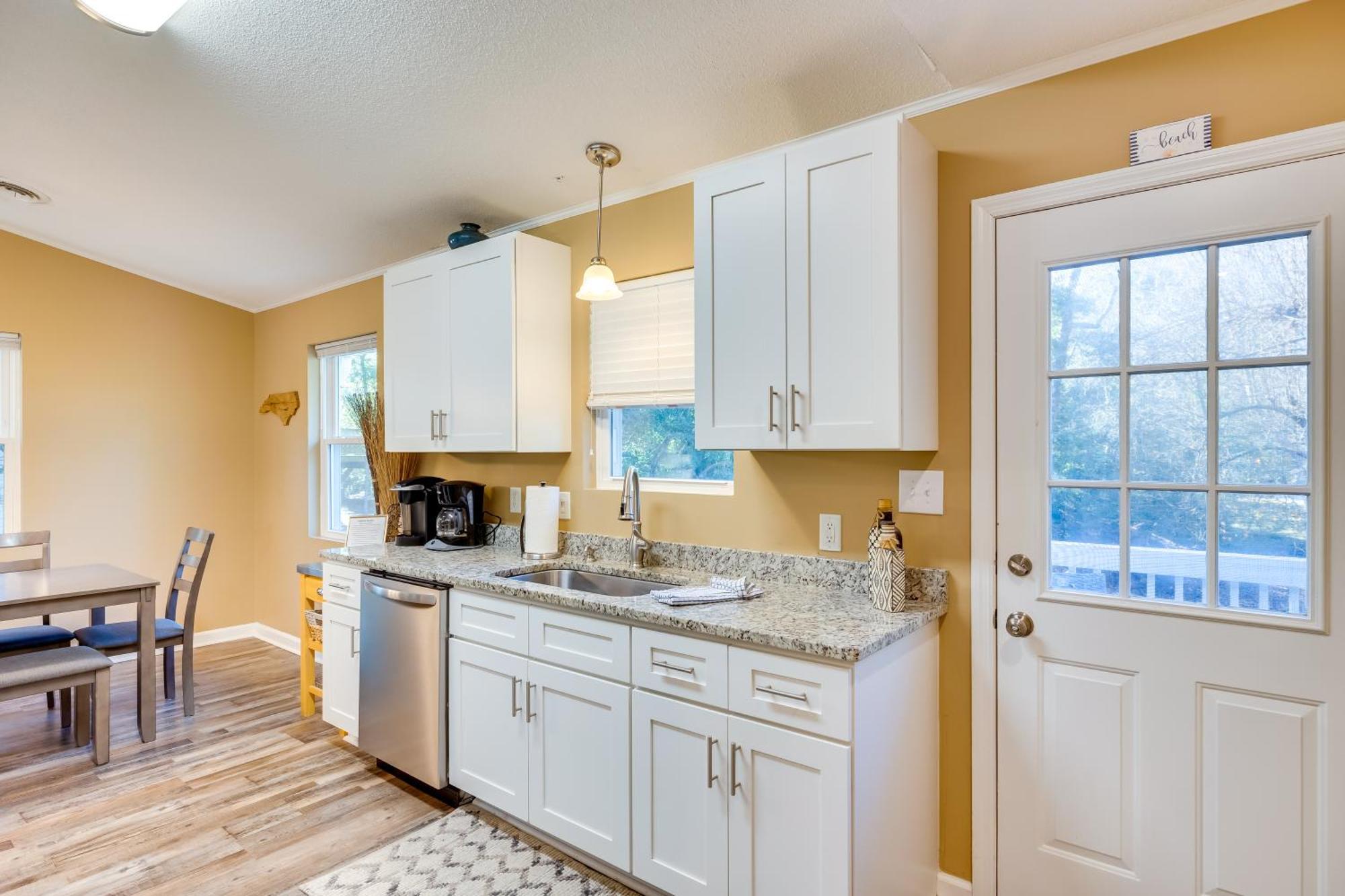 Lovely Emerald Isle Home, Walk To Beach! 外观 照片