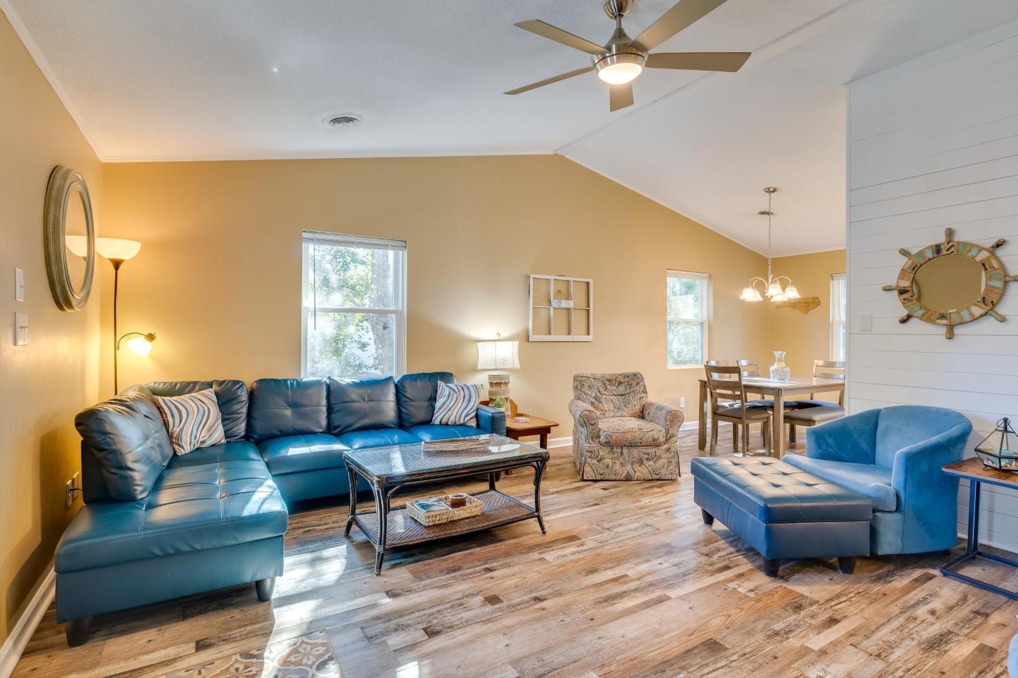 Lovely Emerald Isle Home, Walk To Beach! 外观 照片