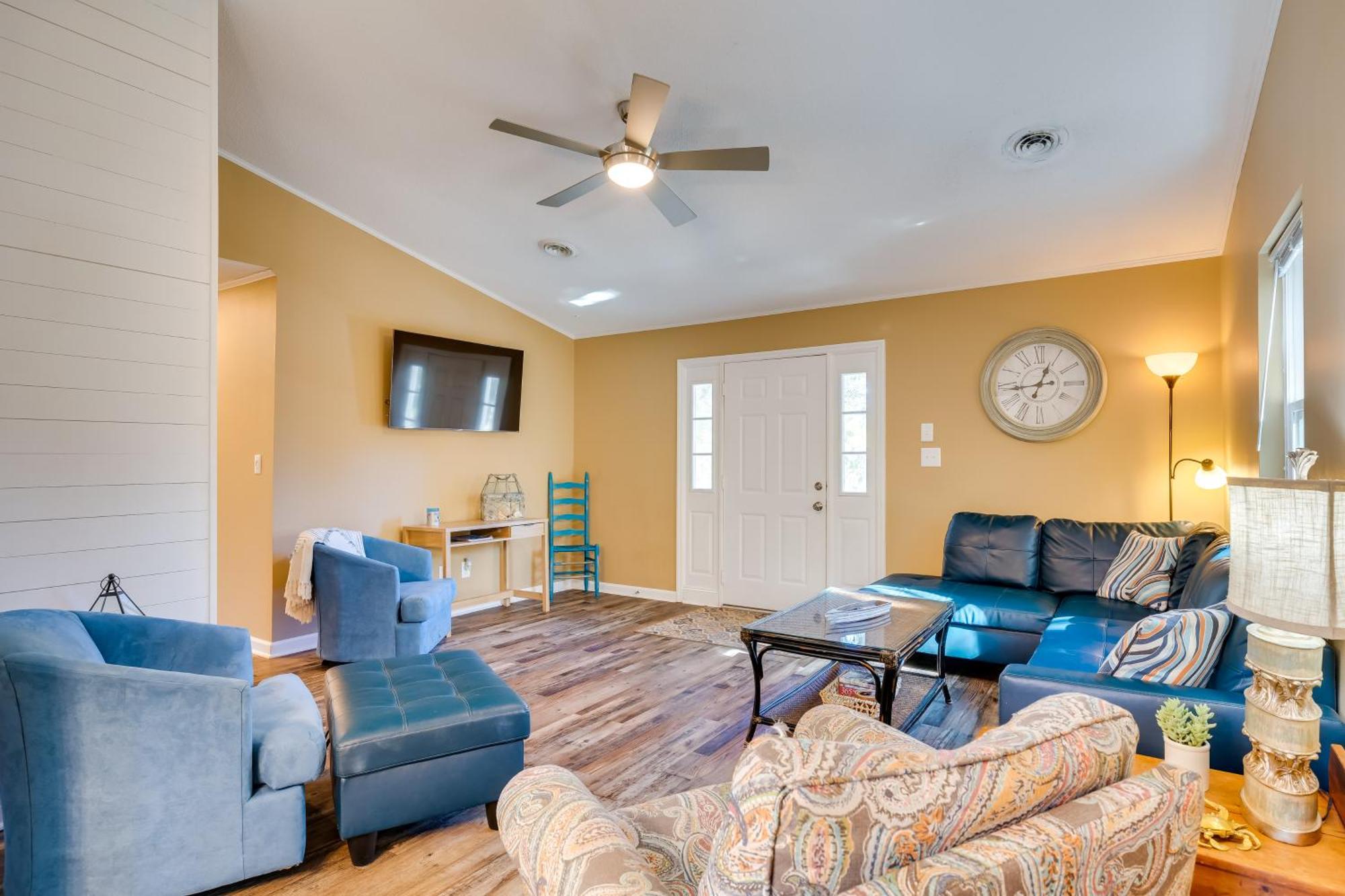 Lovely Emerald Isle Home, Walk To Beach! 外观 照片