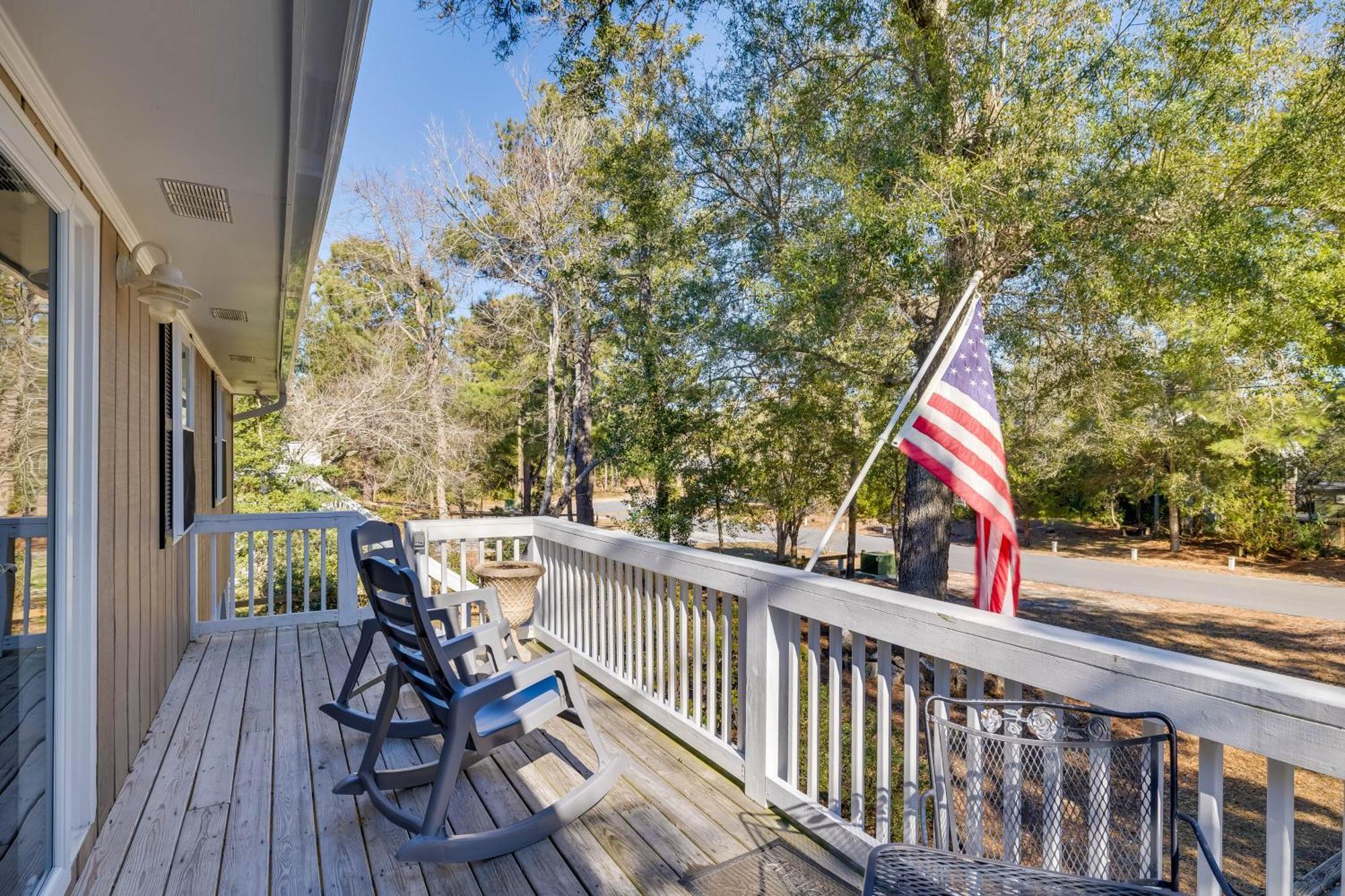 Lovely Emerald Isle Home, Walk To Beach! 外观 照片